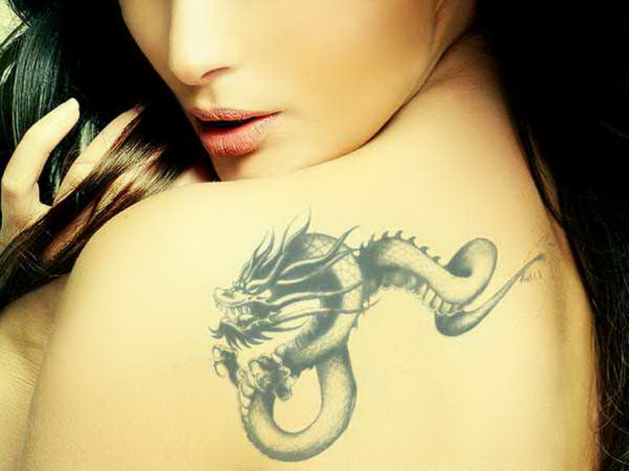 Тату дракона на плече женские